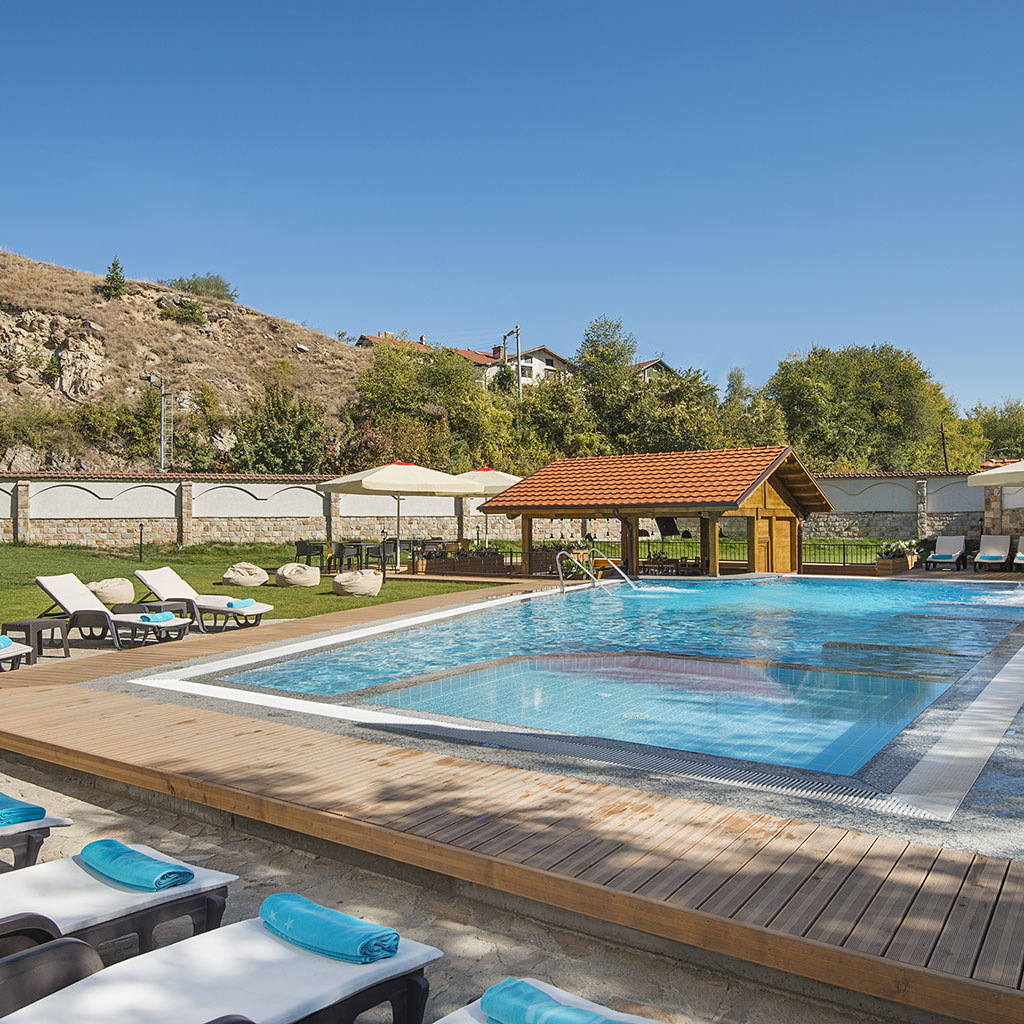Complete relaxation and tranquility, relaxing around the outdoor pool of Balneo Hotel Saint Spas Velingrad