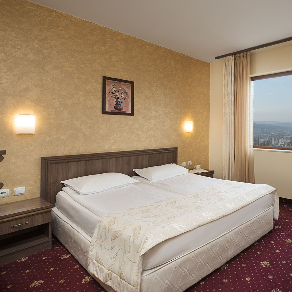 Cosiness in the boutique double rooms of four-star hotel Spa Club Bor with a view of the forest or a panoramic view of Velingrad