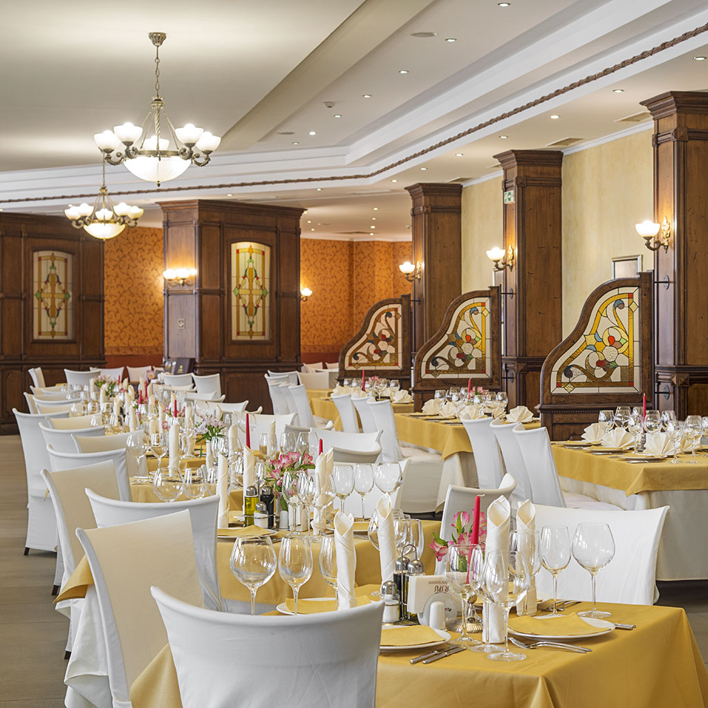 Style, sophistication and luxury culinary journey in the main restaurant of Balneo Hotel Saint Spas Velingrad